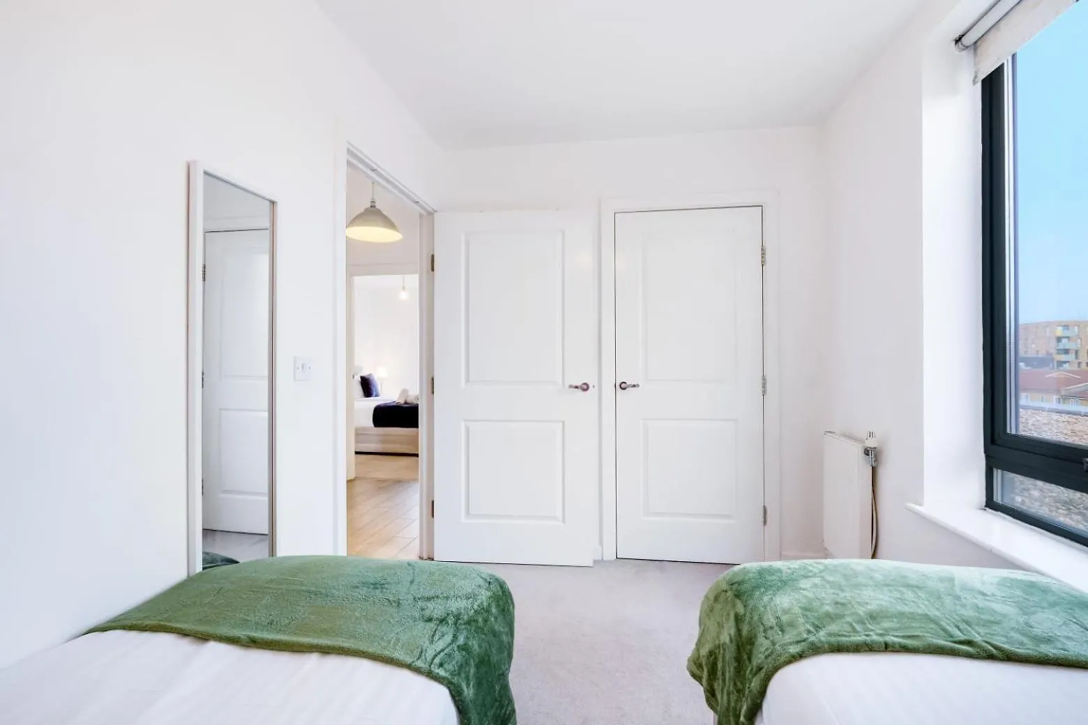 Modern 3-Bedroom, 1-Bathroom Apartment In East London