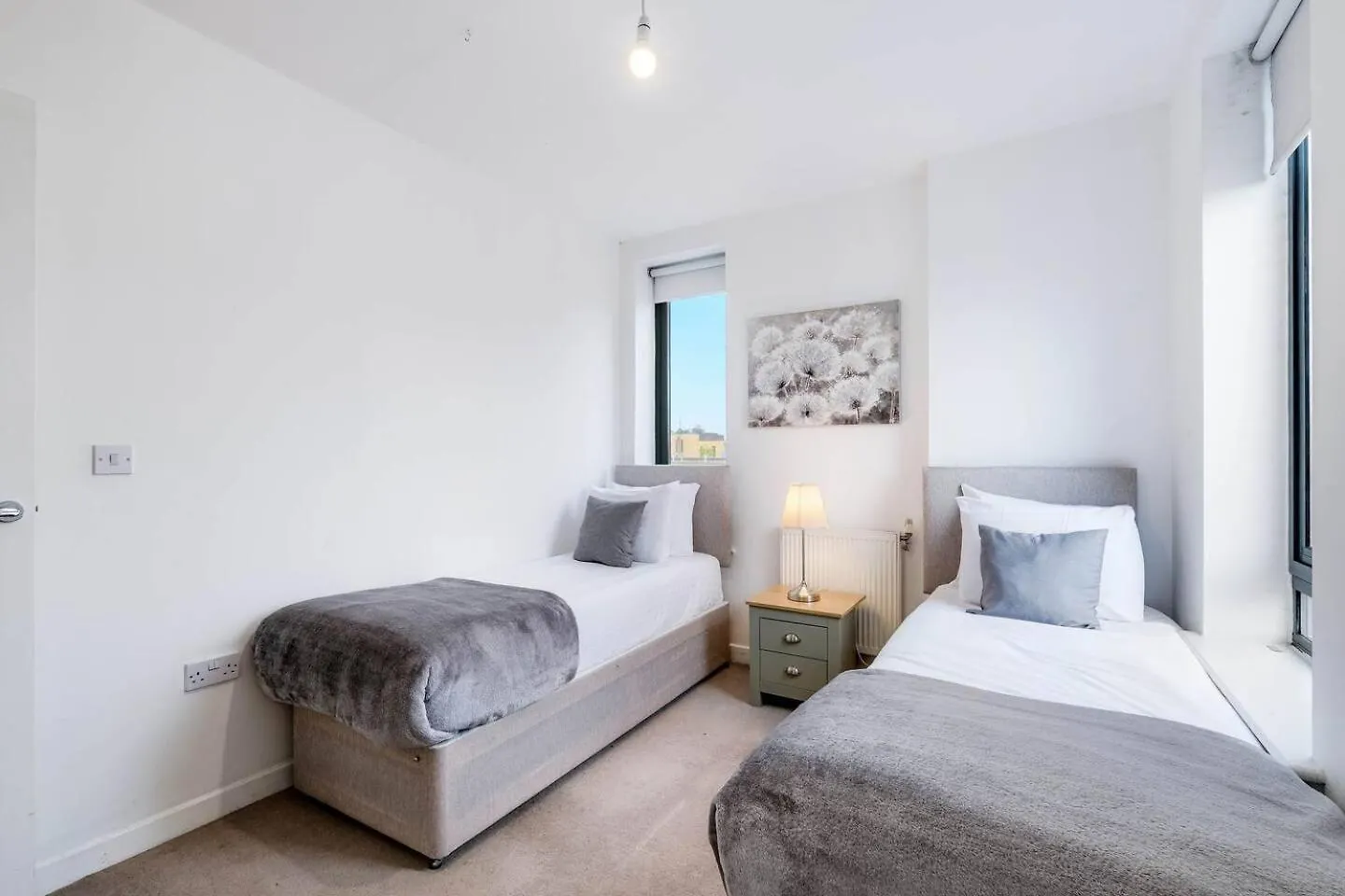 Modern 3-Bedroom, 1-Bathroom Apartment In East London United Kingdom