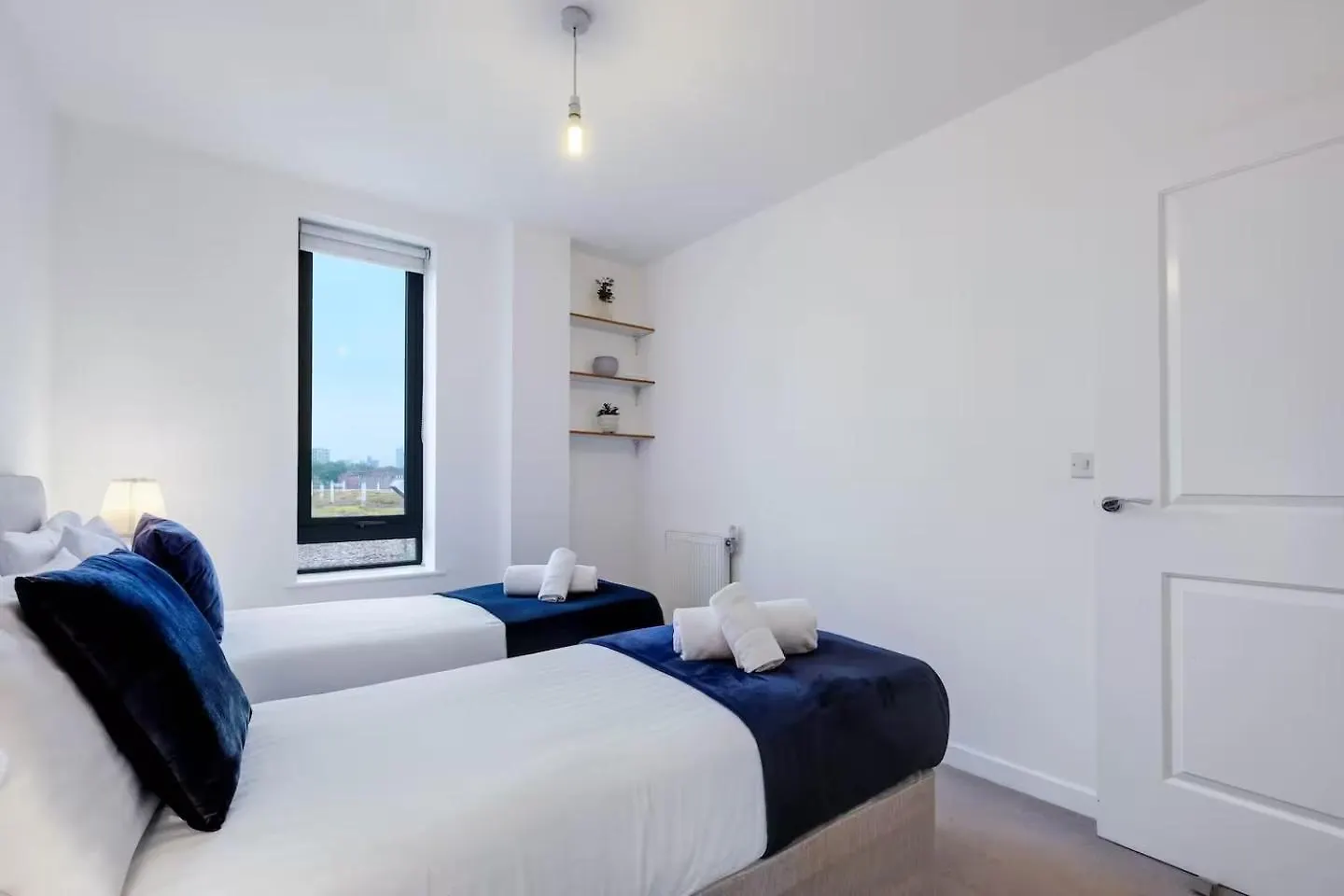 Modern 3-Bedroom, 1-Bathroom Apartment In East London
