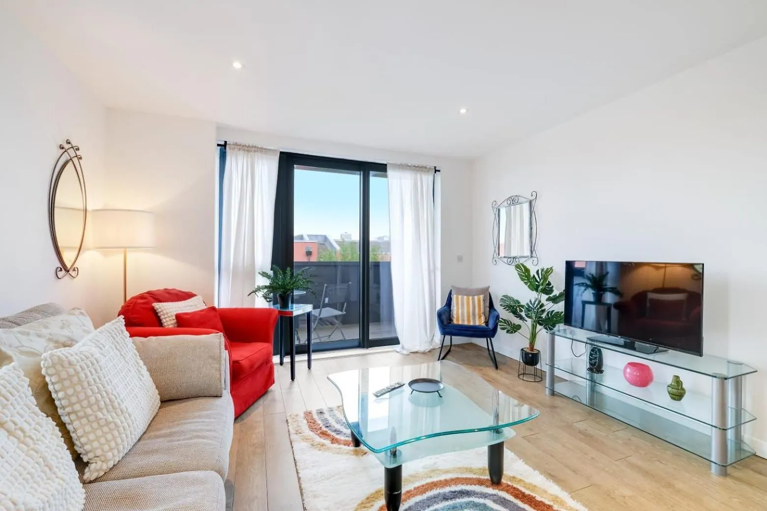 Modern 3-Bedroom, 1-Bathroom Apartment In East London United Kingdom