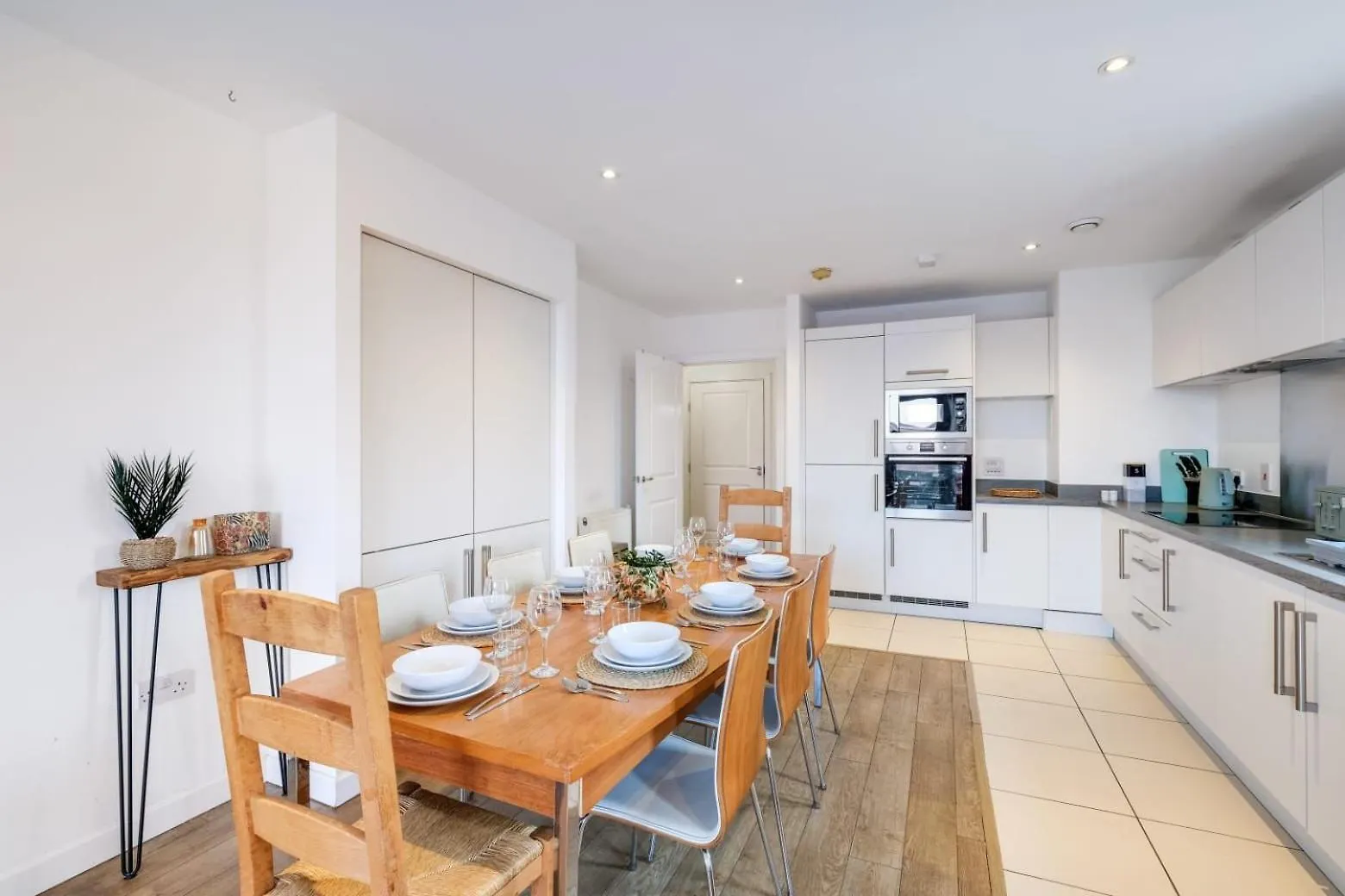 Modern 3-Bedroom, 1-Bathroom Apartment In East London