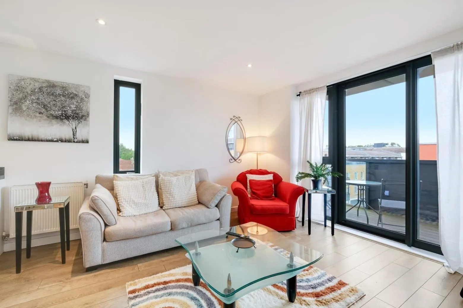 Modern 3-Bedroom, 1-Bathroom Apartment In East London