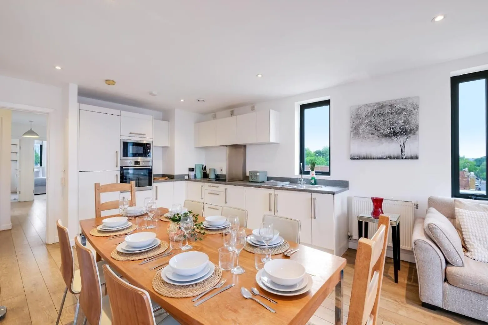 Modern 3-Bedroom, 1-Bathroom Apartment In East London